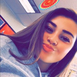 Meet your Posher, Dakota